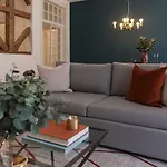 Brand New!!! Trendy Design Flat - Heart Of Chiado