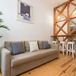 Baixa Modern Three-Bedroom Apartment - By Lu Holidays