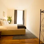Ola Lisbon - Chiado IV