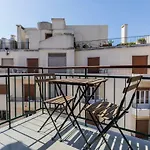 Lovelystay - Sunshine Residence In The Heart Of Graca