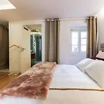 Charming And Stylish Downtown Apt In XIX Century Building
