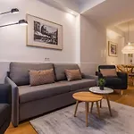 Upscale & Modern 2Bdr Apartment
