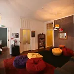 Travellers House - Hostel