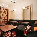 Travellers House - Hostel
