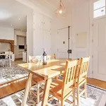 Sunny Downtown Apartment By Guestready