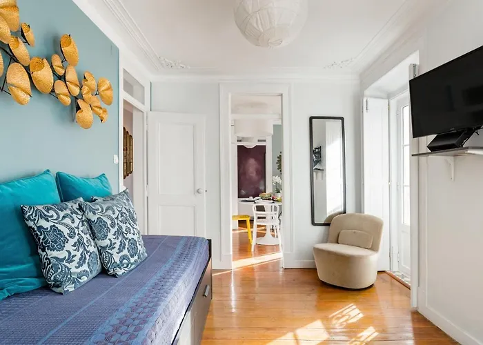Avenida Da Liberdade Area, Bright And Newly Renovated 2 Bedroom Apartment, Lisbon Historical Center