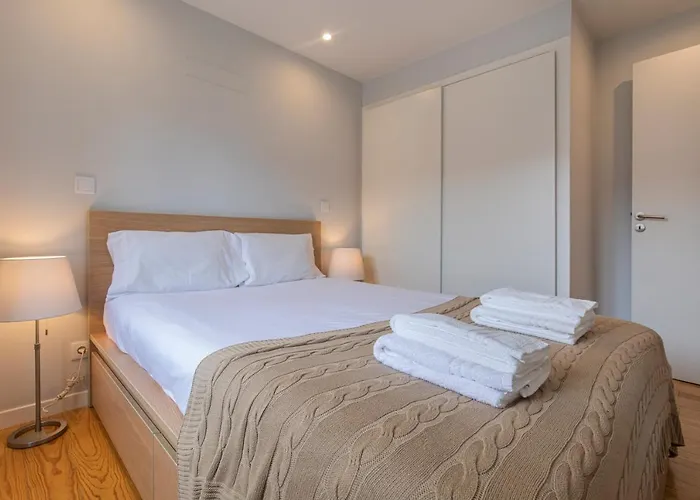 Graceful 2Bdr Duplex Apartment By Lovelystay