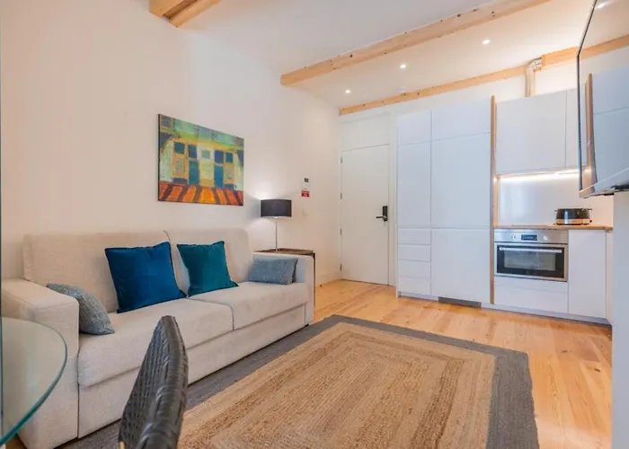 Cozy Apartment Near The River I