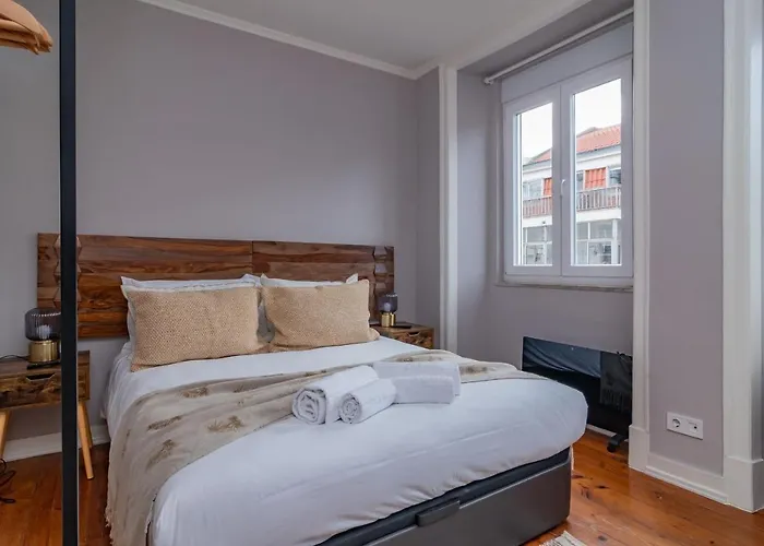 Charming Tram 28 Apartment By Lovelystay