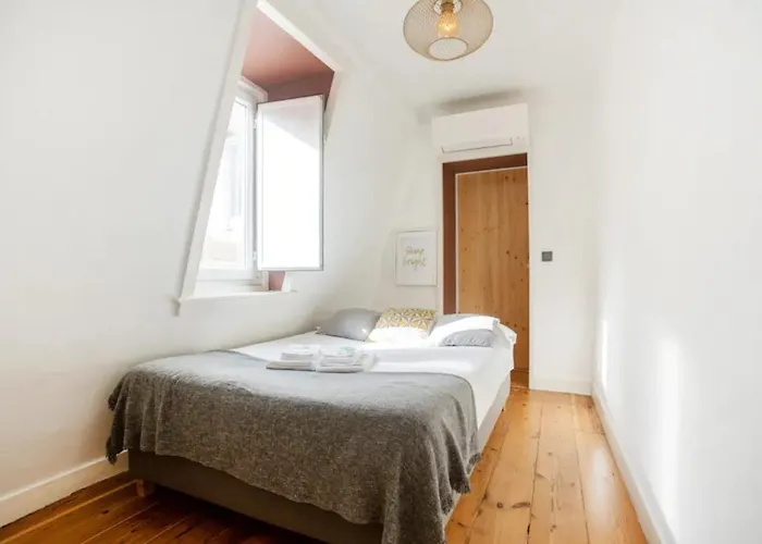 Cosy Little Bedroom In Lisbon