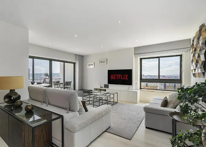 Whome Family Condo - Urban Retreat With Parking, Ac, Elevator In Great Location