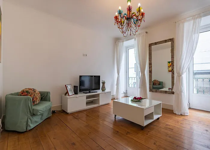 Lovely Patio Getaway In Lisbon