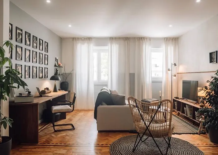 Soum - 2 Bedrooms In Alvalade