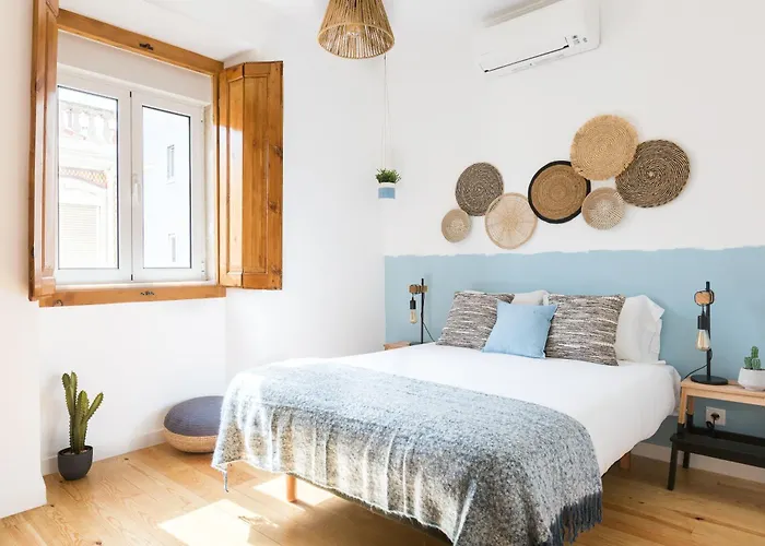 Feel Home In This Stunning Renovated Nest In Graca