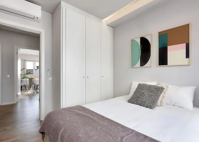 Lisbon Central Apartment With Balcony