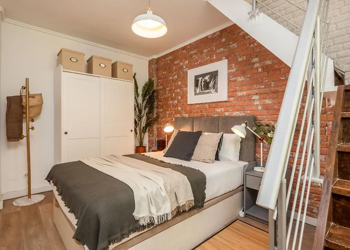 Fancy 2Bdr Duplex With Patio By Lovelystay
