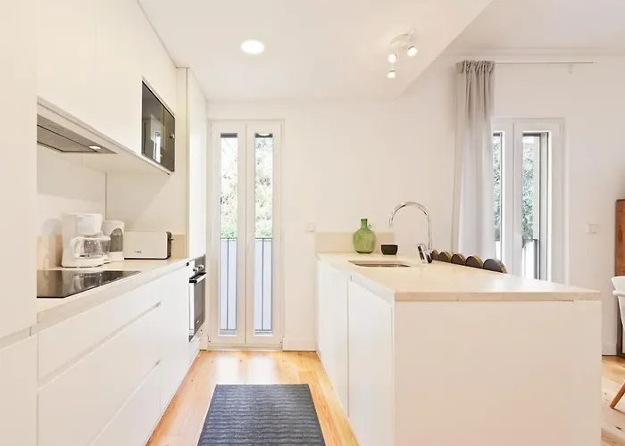 Bright 2 Bedroom Apartment With Parking In Lisbon