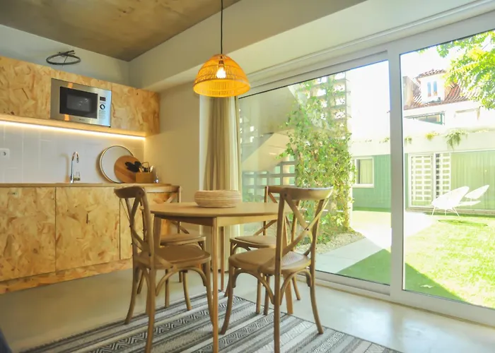 Madragoa Modern Apartments