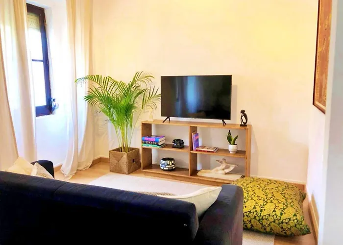Vintage 2 Bd Central Apartment By Hostlovers