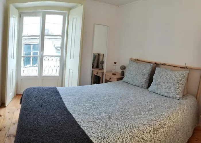Central Bedroom In Shared House In Chiado - Historic Center Of Lisbon