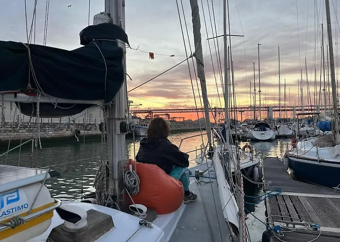 Cozy Lisbon Marina Sleepaboard - Sail Away
