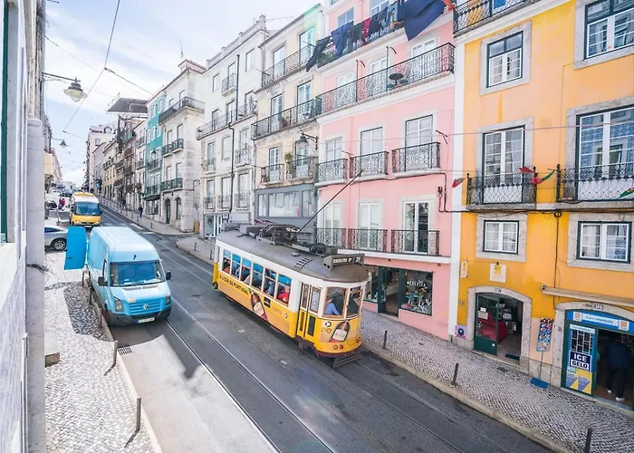 Modern Apartment In Chiado