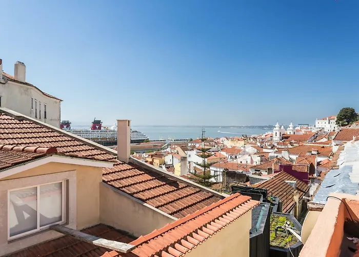 Breathe, Feel And Live Alfama