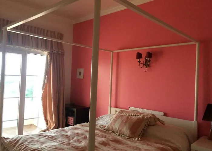 Sunny Suites Golf And Free Parking Guest House