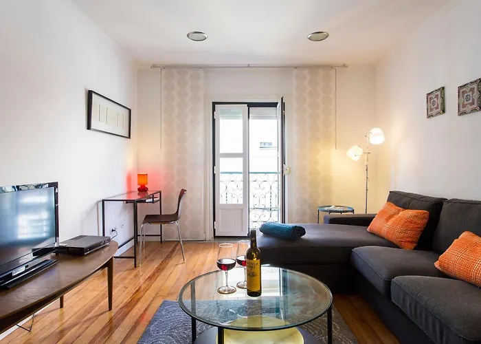 Altido Urban 1-Bed Flat With Workspace, Moments From Avenida Da Liberdade