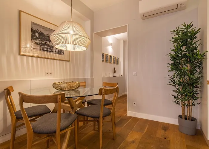 Upscale & Modern 2Bdr Apartment
