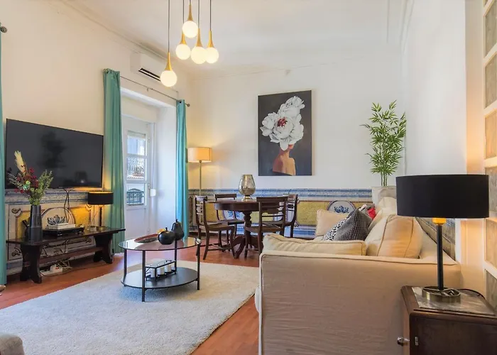 Charming Chiado 2Bedr W/Balcony And View