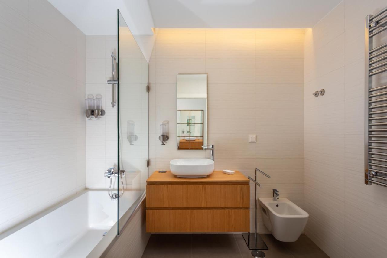 Apartment Stupendo-three Rooms-suite With Terrace -center -air Conditioning-free Park Lisbon