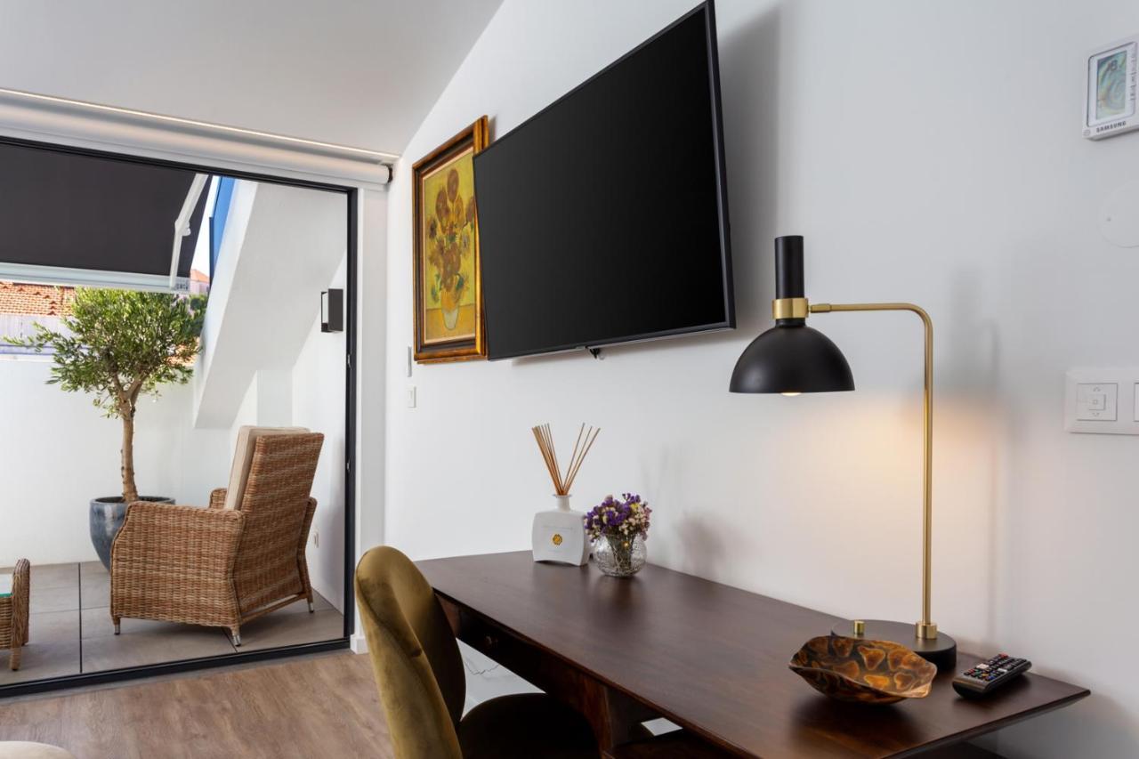 Apartment Stupendo-three Rooms-suite With Terrace -center -air Conditioning-free Park *