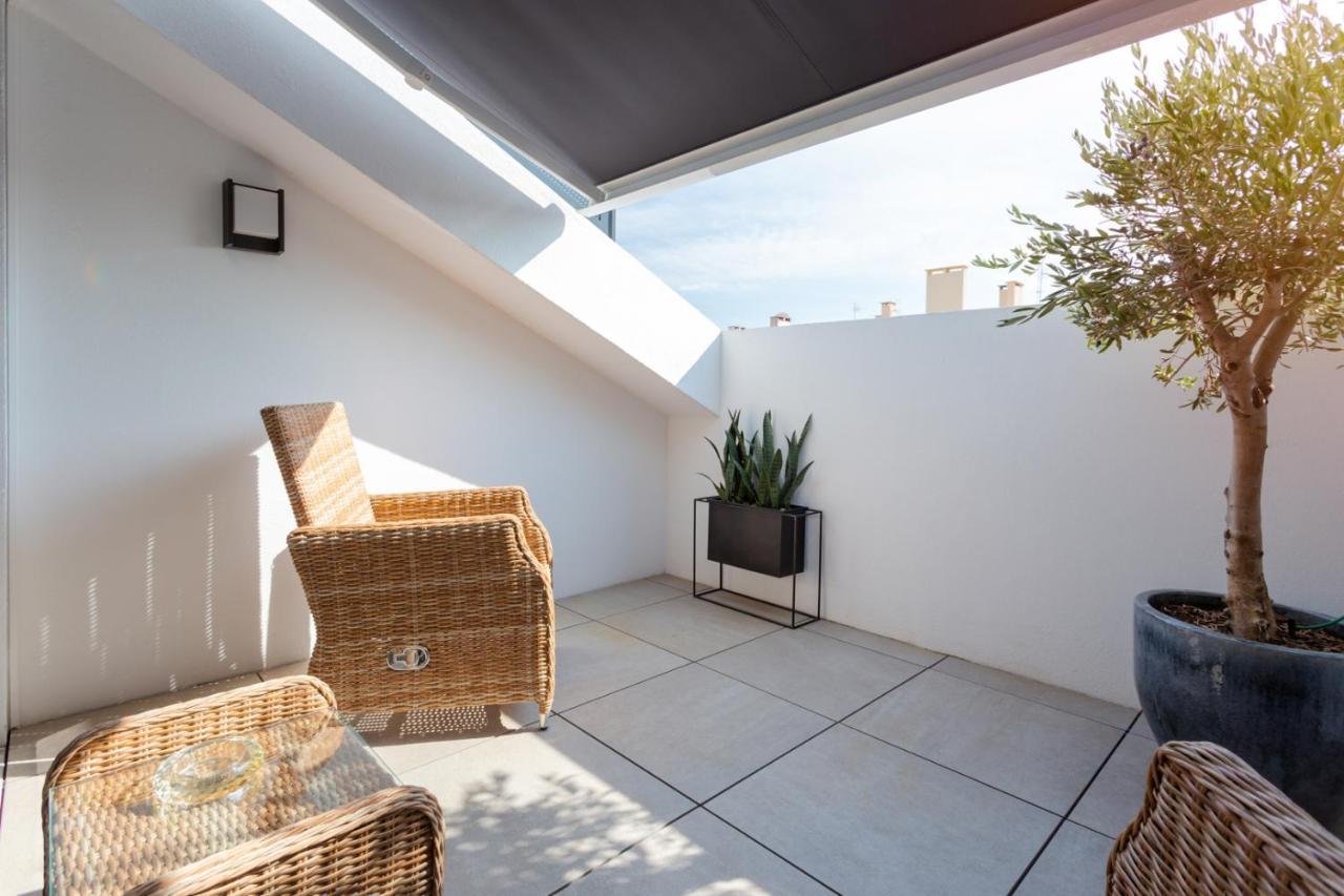 Stupendo-three Rooms-suite With Terrace -center -air Conditioning-free Park Apartment
