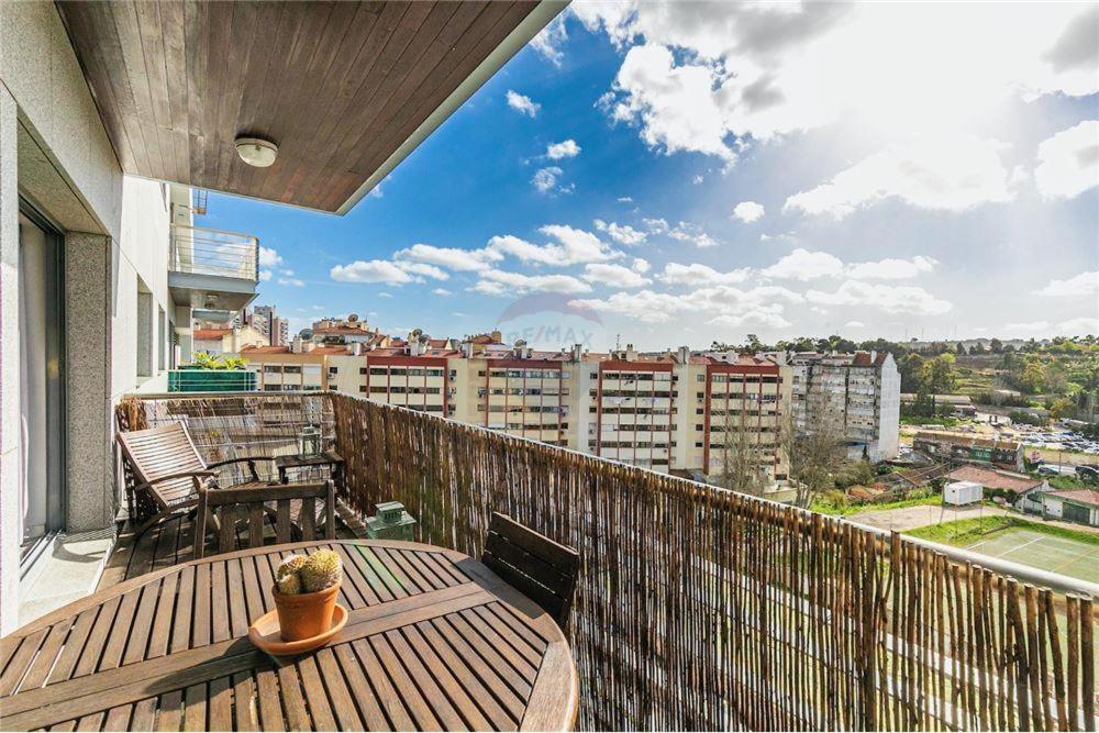 The At The Center With Pool Apartment