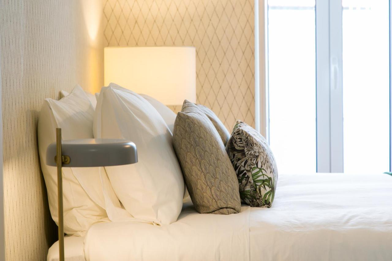 Apartment Luxury Retreat! 2 Suites, Balcony & Views!! *