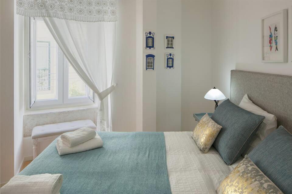 Central Turquoise Studio * Lisbon