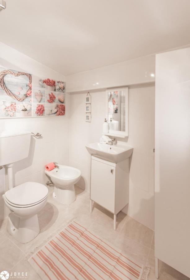 Inloveapartments - Typical Portuguese Tiles * Lisbon