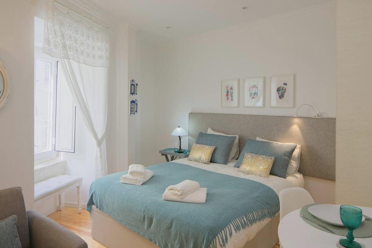 Central Turquoise Studio Lisbon