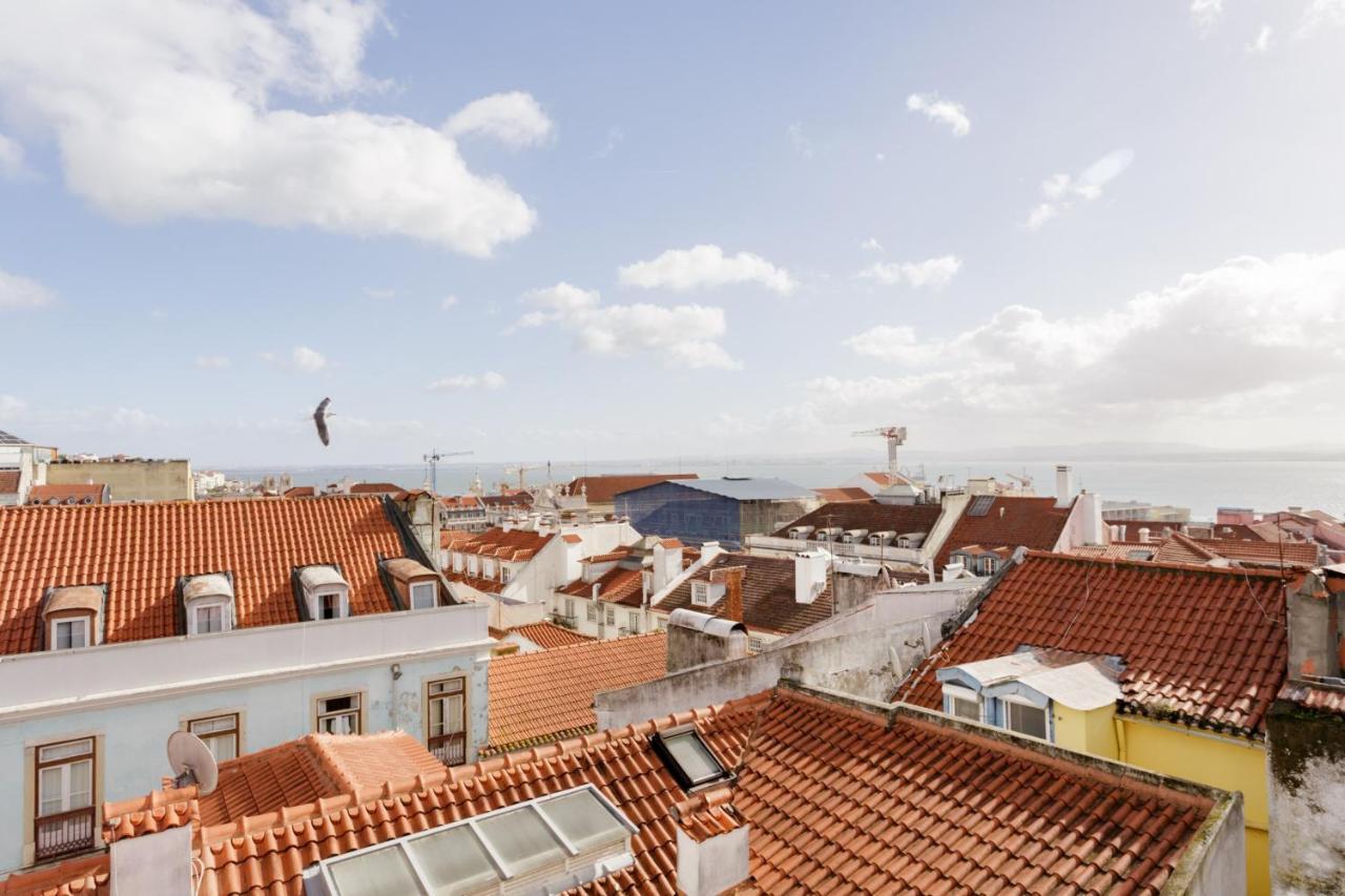 Chiado Rooftop Retreat: 19th Century Charm With River Views Apartment *