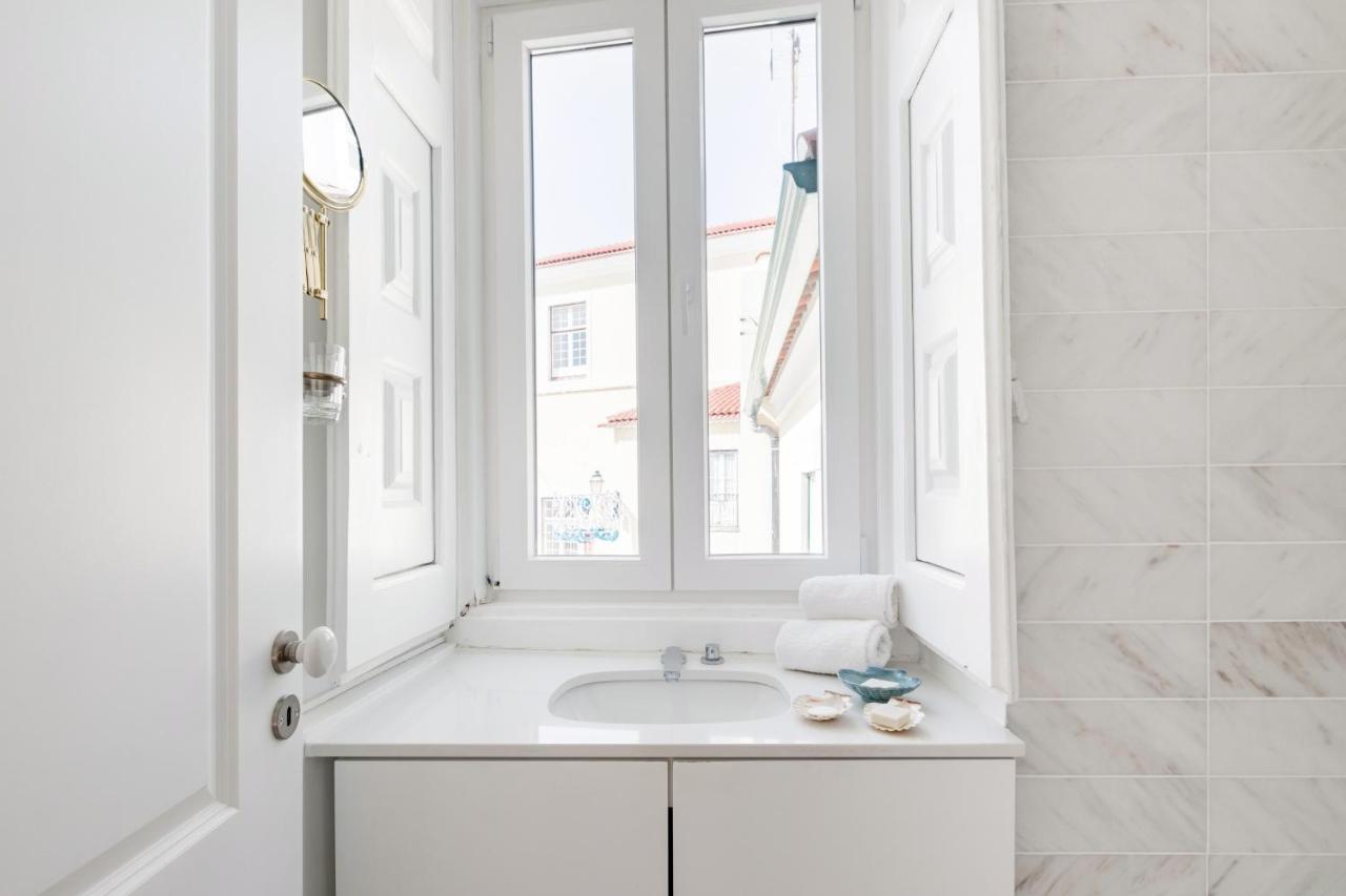 Alfama Terrace: Historic Charm With River Views Lisbon