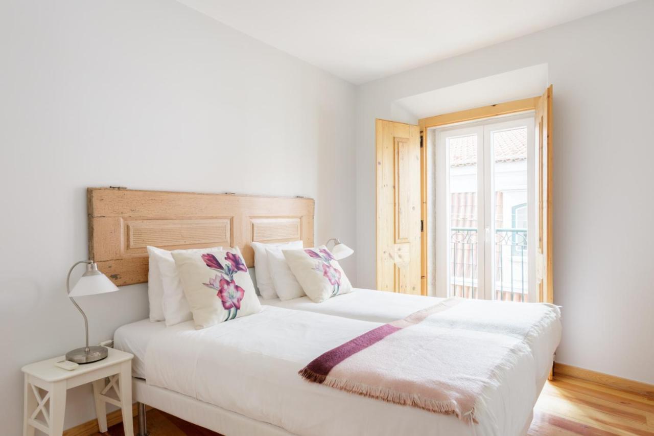 Apartment Chiado Rooftop Retreat: 19th Century Charm With River Views *