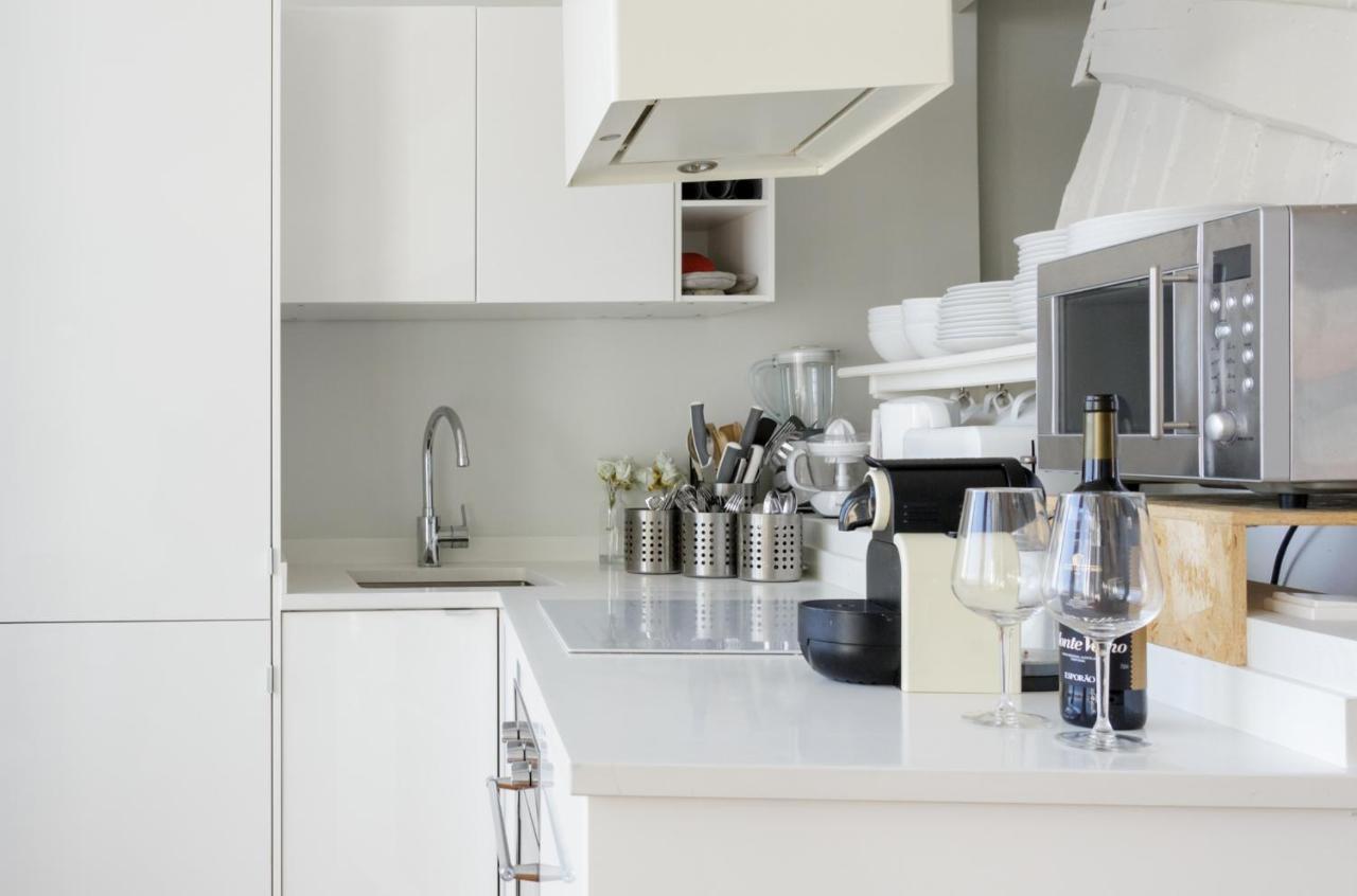 Chiado Rooftop Retreat: 19th Century Charm With River Views Apartment *
