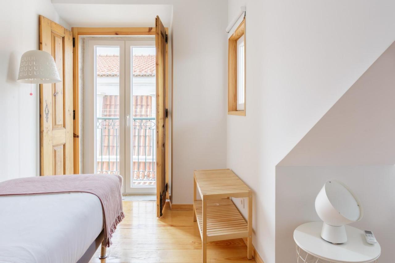 Chiado Rooftop Retreat: 19th Century Charm With River Views Apartment Lisbon
