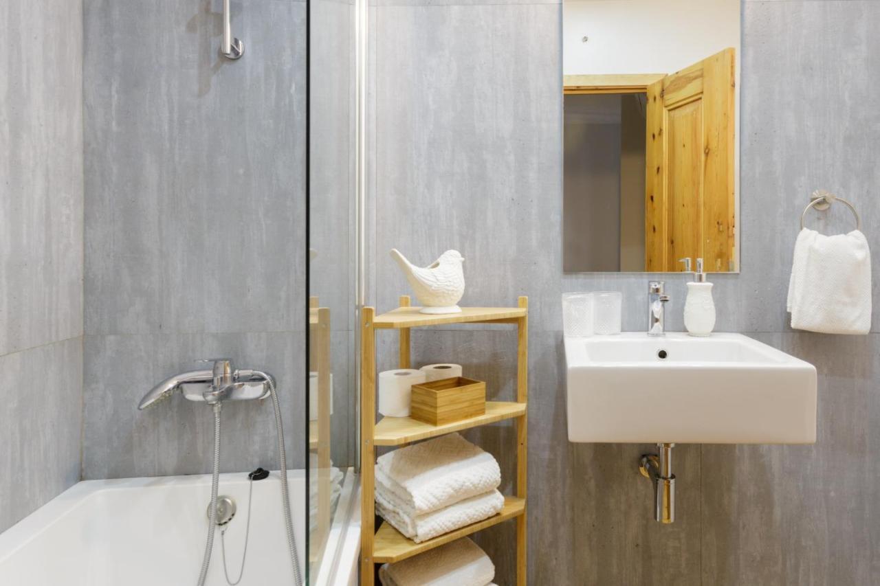 Chiado Rooftop Retreat: 19th Century Charm With River Views Apartment
