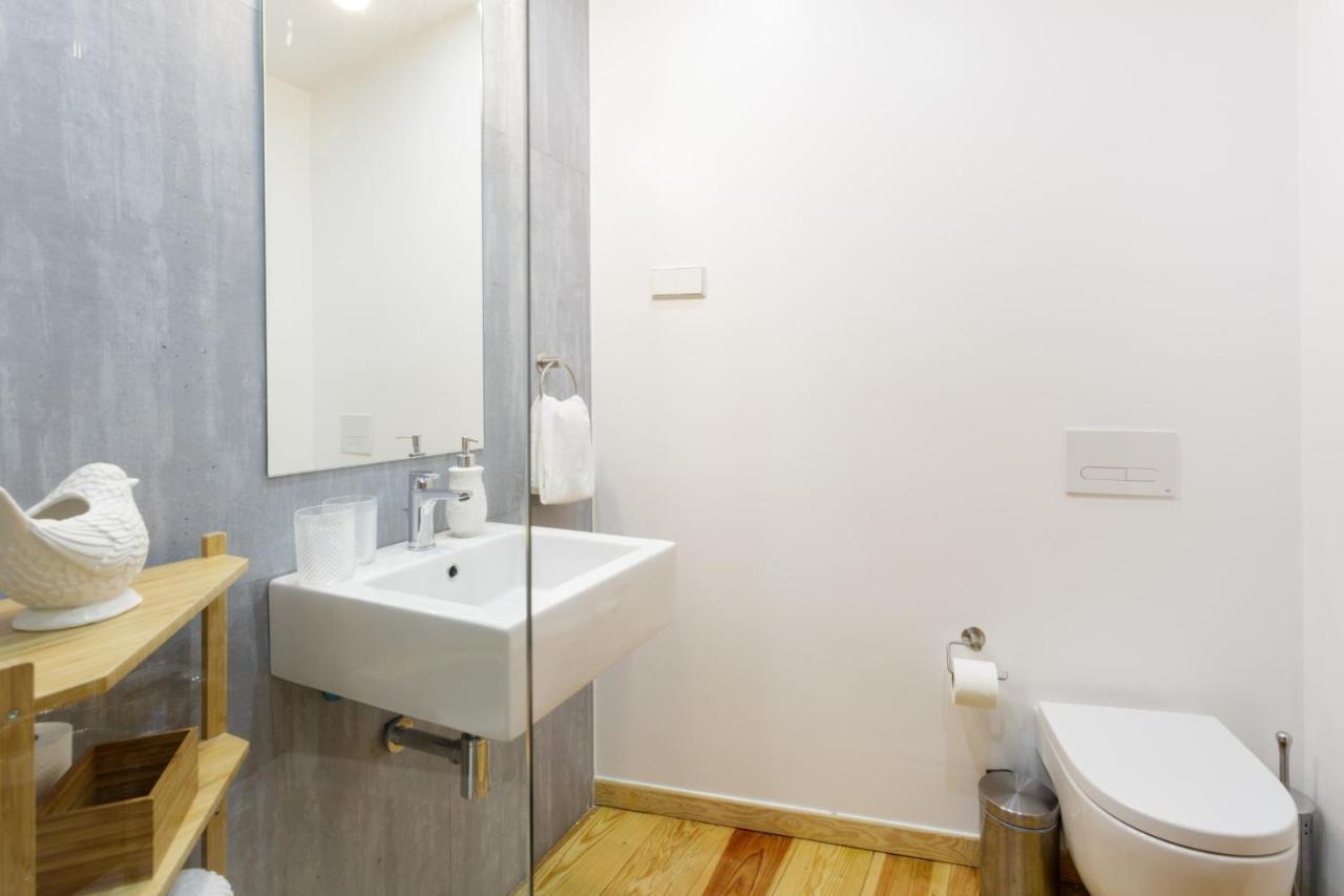 Apartment Chiado Rooftop Retreat: 19th Century Charm With River Views