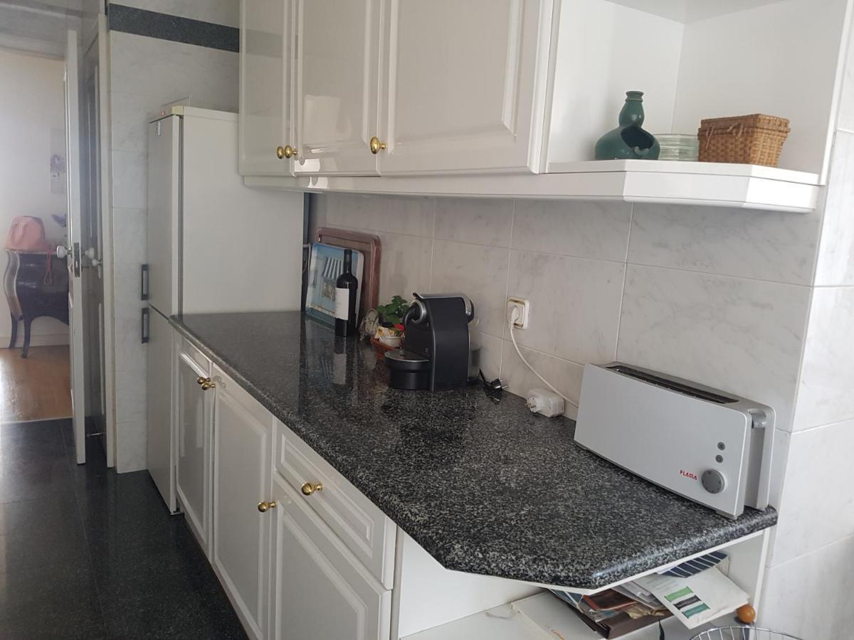 Espacoso Apartamento Junto Ao Metro