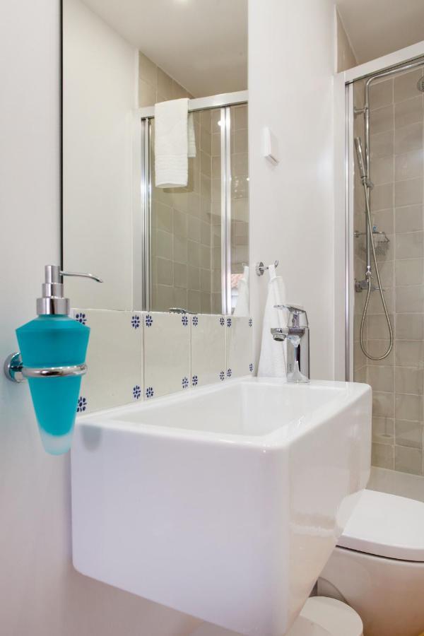 Apartment Chiado Rooftop Retreat: 19th Century Charm With River Views *