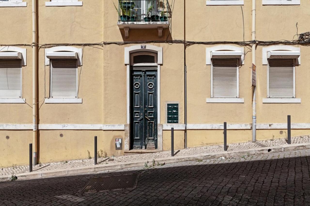 Quiet 3 Bedroom In Apartment *