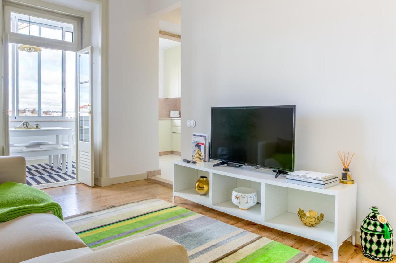 Amazing Lisboa! Views & Style In Historical Graca Apartment Lisbon